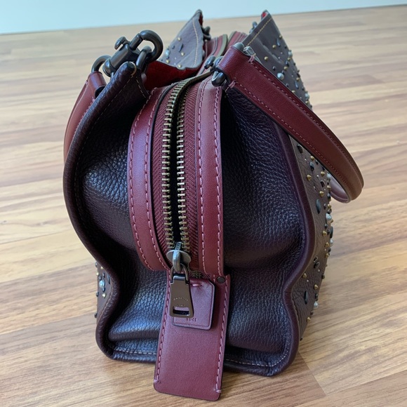 SOLD COACH 1941 ROGUE GEN 2 PRAIRIE RIVETS - Picture 5 of 16